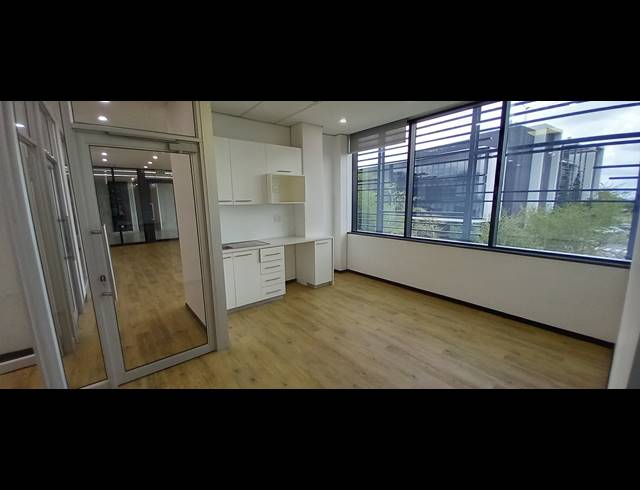 350M² OFFICE TO LET IN BRYANSTON